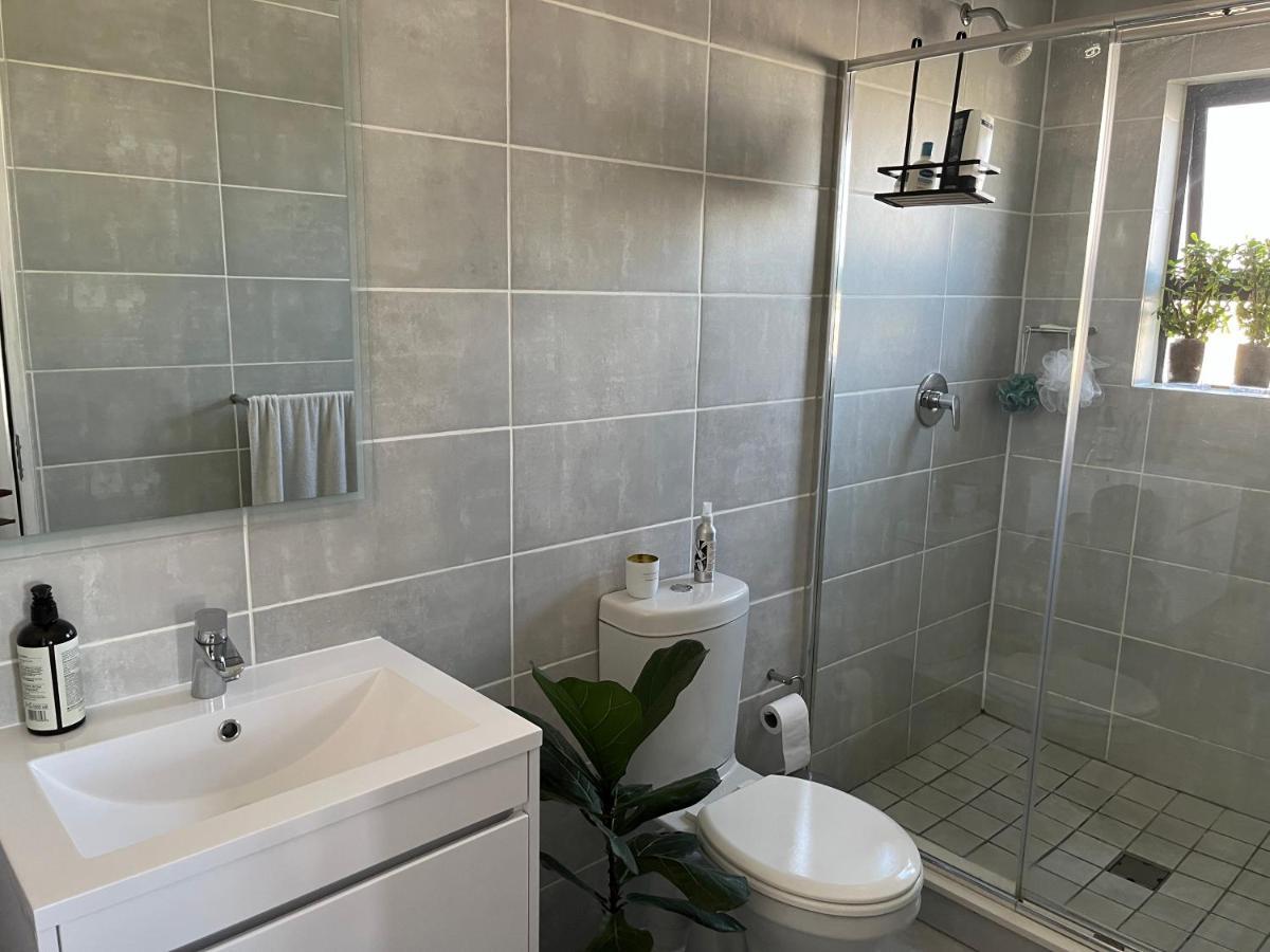 Luxury One Bedroom Apartment Somerset West Buitenkant foto